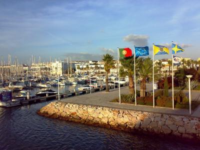 el puerto deportivo...